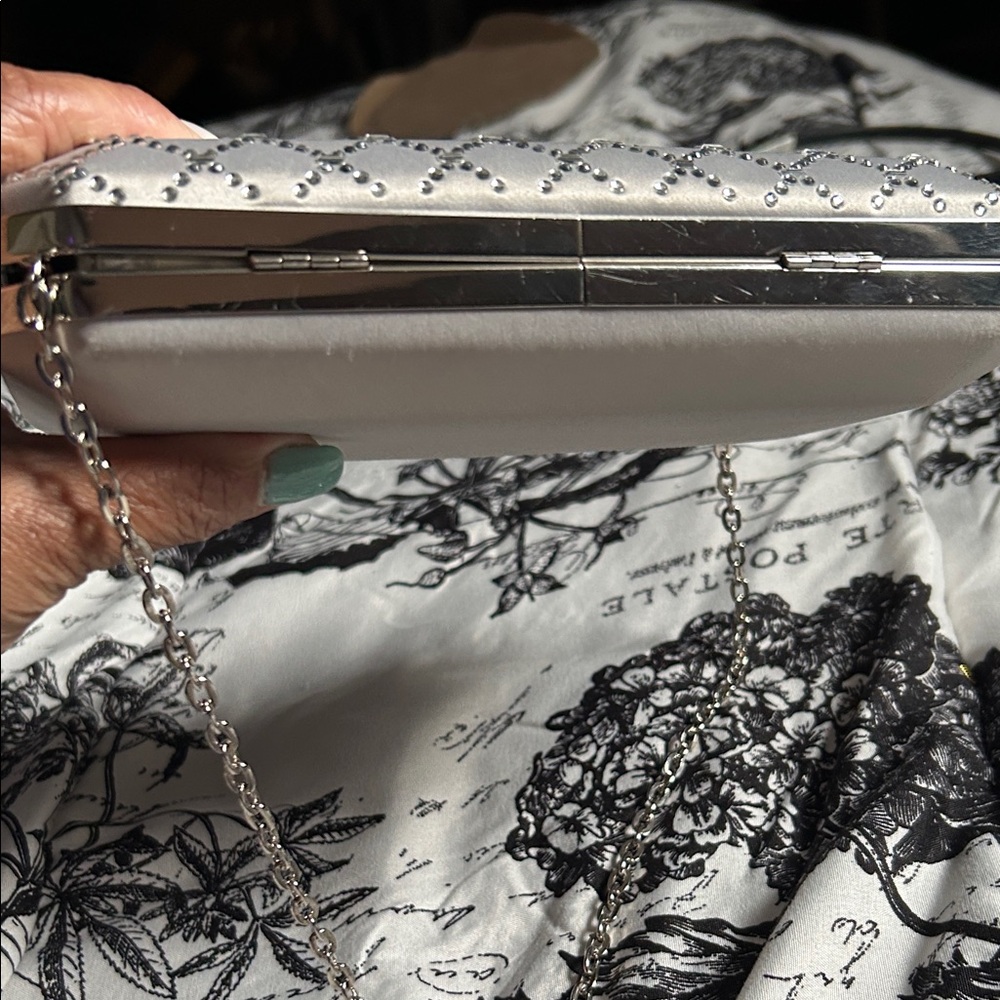 Macy’s Elegant Silver Quilted Chain Crossbody Bag - Picture 10 of 12